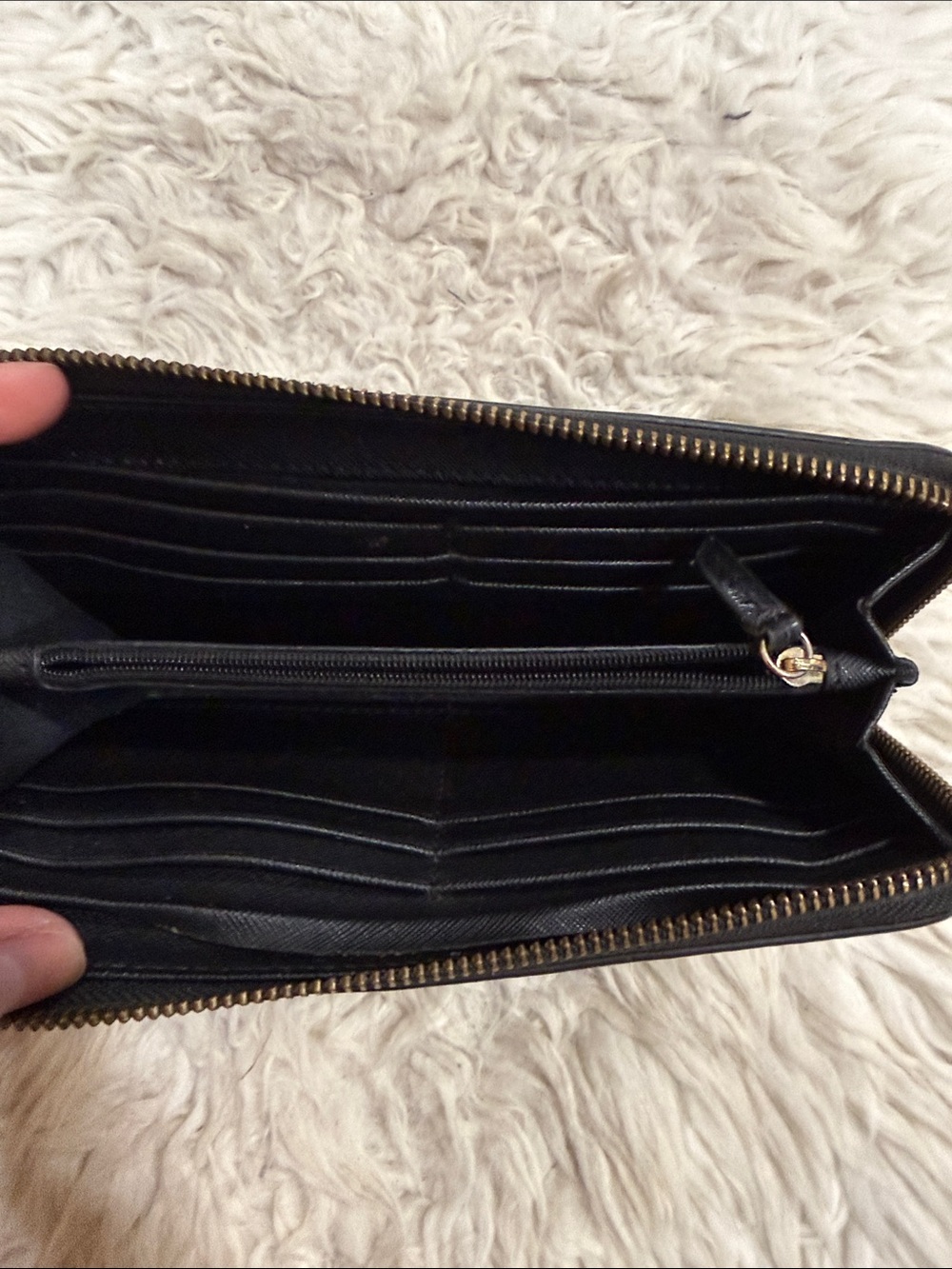 Fossil Black Pebbled Leather Sydney Zip Around
Wallet - Picture 4 of 8
